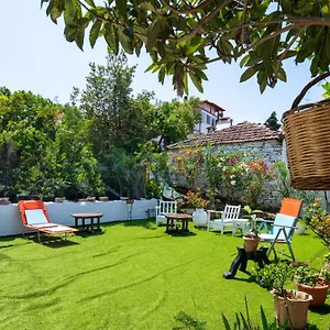 Pela Veranda Exquisite Гостевой дом